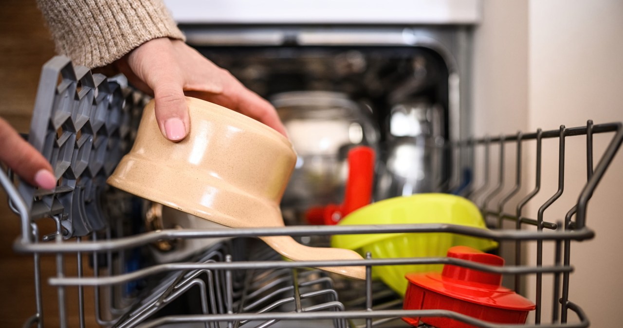 Ten błąd po zmywaniu robi większość osób. Skutki są kosztowne