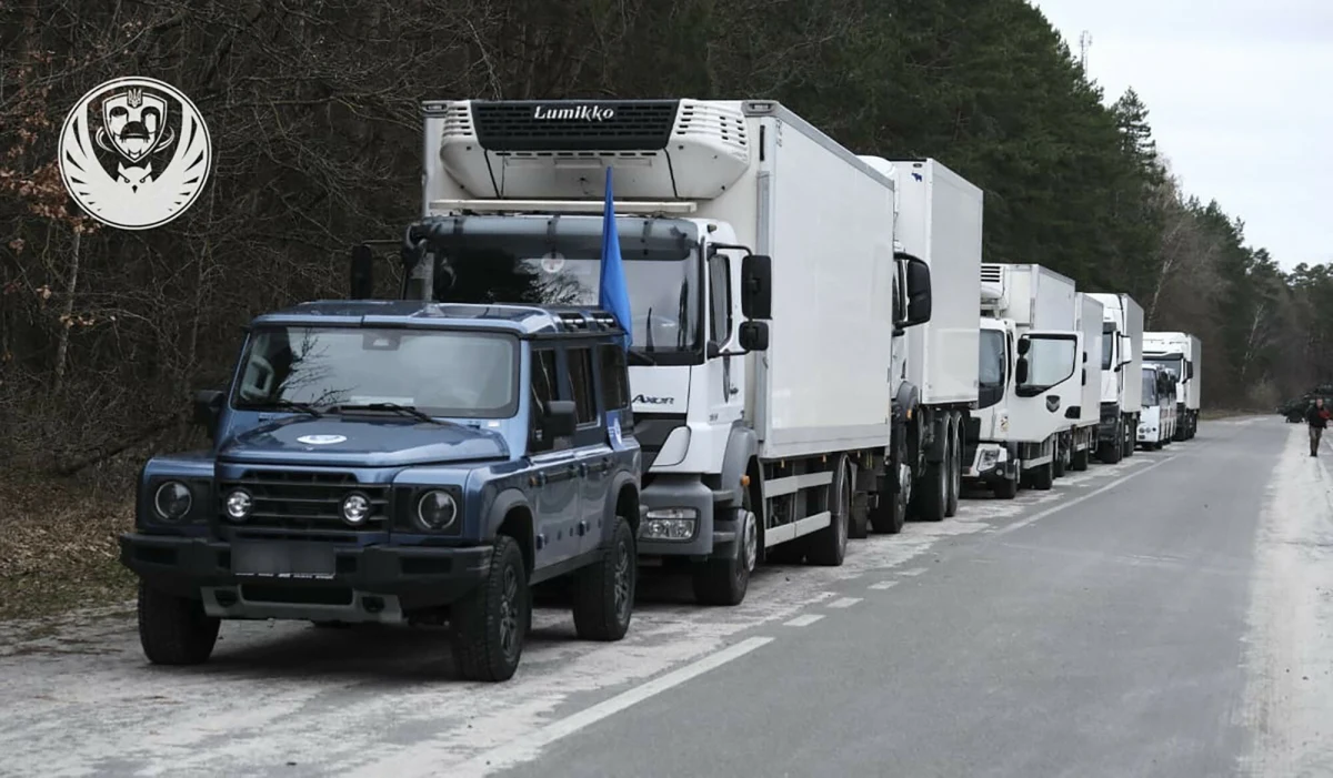 Do Ukrainy sprowadzono tysiąc ciał, które według wstępnych informacji mogą należeć do ukraińskich żołnierzy poległych w wojnie z Rosją. To kolejna taka wymiana w ostatnich miesiącach, będąca efektem międzynarodowych negocjacji i współpracy wielu instytucji. Trwają szczegółowe badania mające na celu identyfikację ofiar i umożliwienie rodzinom godnego pochówku bliskich.
