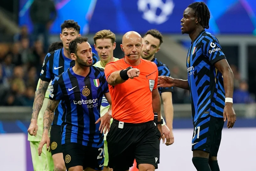 Gorąco po hicie Barcelony. Wzrok na Marciniaka, Flick nie wytrzymał. Wypalił