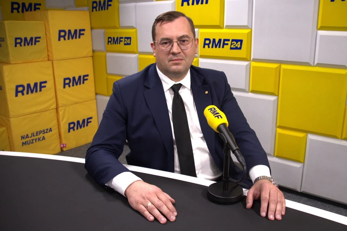 "Myślę, że potrzebny jest reset konstytucyjny, bo ciągle będzie przepychanka między rządem a opozycją, rządem a Kancelarią Prezydenta RP" - tak spór wokół złożenia ślubowania przez nowo wybranych sędziów Trybunału Konstytucyjnego skomentował Stefan Krajewski. "Należałoby skończyć z tą farsą (…), powinniśmy mieć spokój i pewność rozstrzygnięć, które zapadają" - dodawał minister rolnictwa i rozwoju wsi.