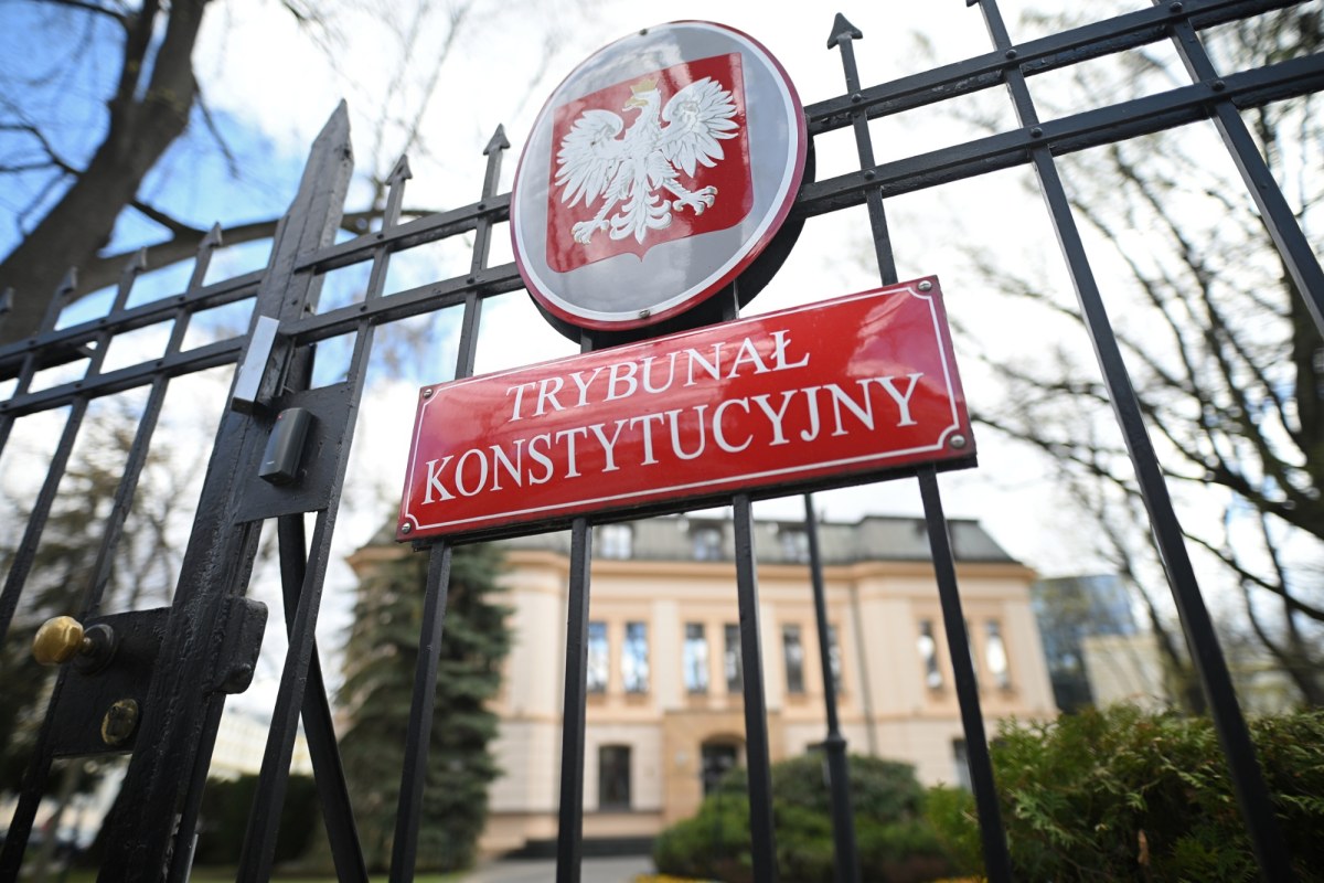 Спор вокруг Конституционного трибунала. Судьи объявляют иск в трудовой суд