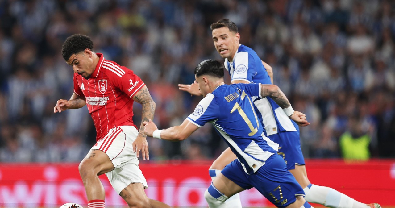 Absurdalny "swojak" i anulowany gol w hicie. Bednarek aż łapał się za głowę