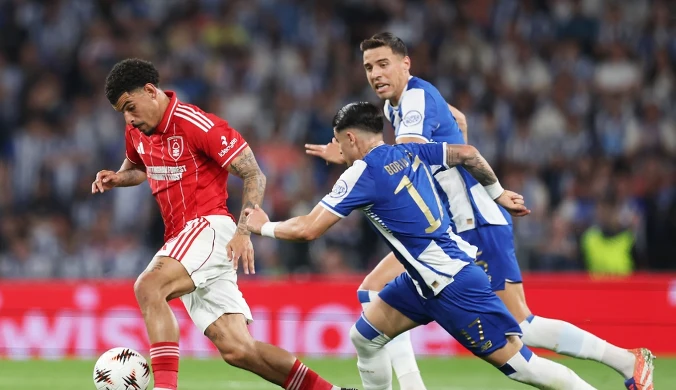 Absurdalny "swojak" i anulowany gol w hicie. Bednarek aż łapał się za głowę