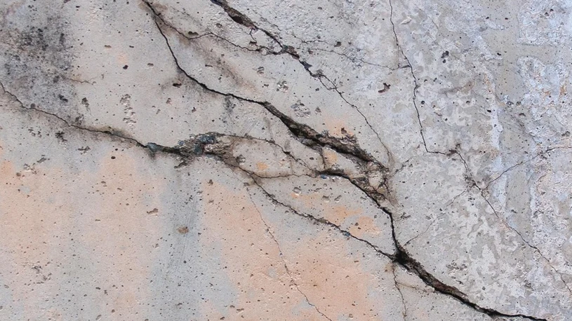 Bakterie same naprawią popękany beton na drogach i budynkach