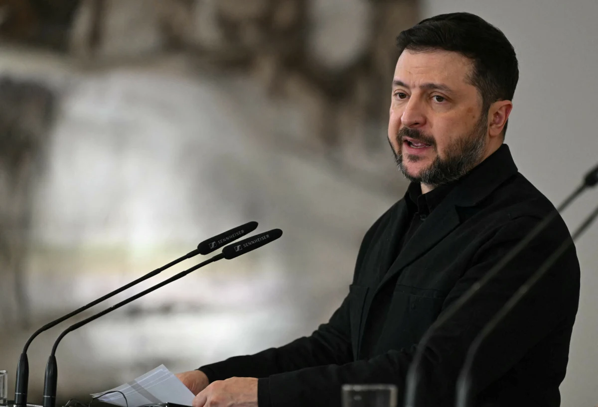 Prezydent Ukrainy Wołodymyr Zełenski spotkał się z przedstawicielami mniejszości węgierskiej na Zakarpaciu, dziękując im za wsparcie na froncie. Węgierski minister spraw zagranicznych Peter Szijjarto ostro skomentował wizytę, nazywając ją „politycznym teatrem” przed wyborami parlamentarnymi na Węgrzech. 