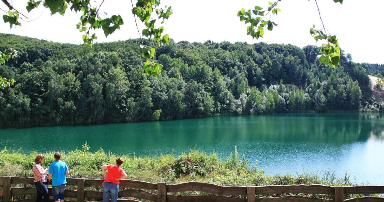 To jedno z najpiękniejszych jezior w Polsce. Wiosną trudno oderwać wzrok