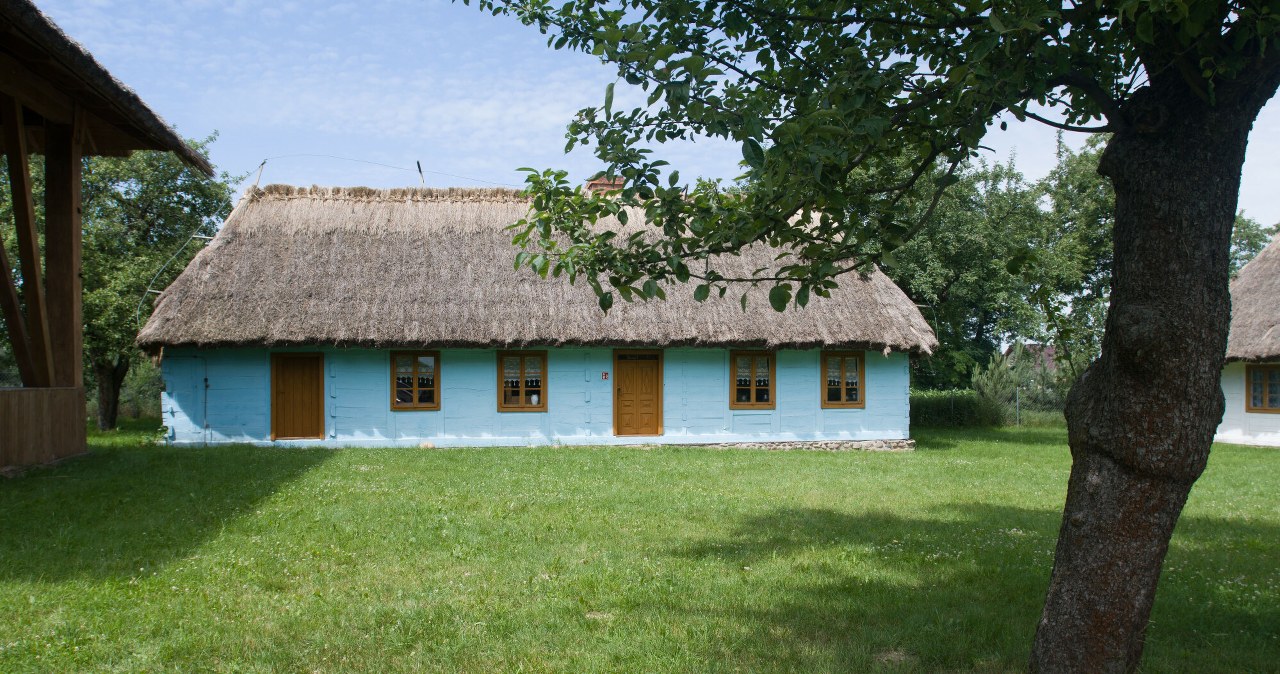 Jedna z najpiękniejszych wsi w Polsce. Sławę zawdzięcza polskiemu nobliście