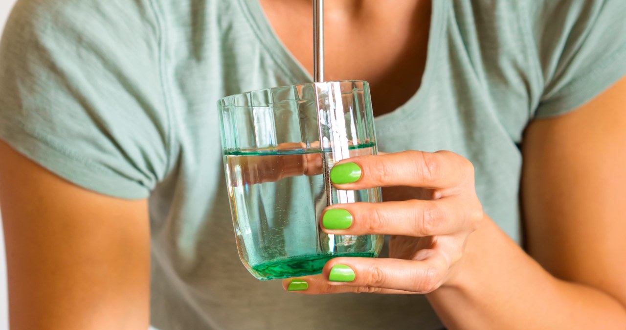 Zapominasz pić wodę? Wrzuć szczyptę do szklanki. Szybciej się nawodnisz