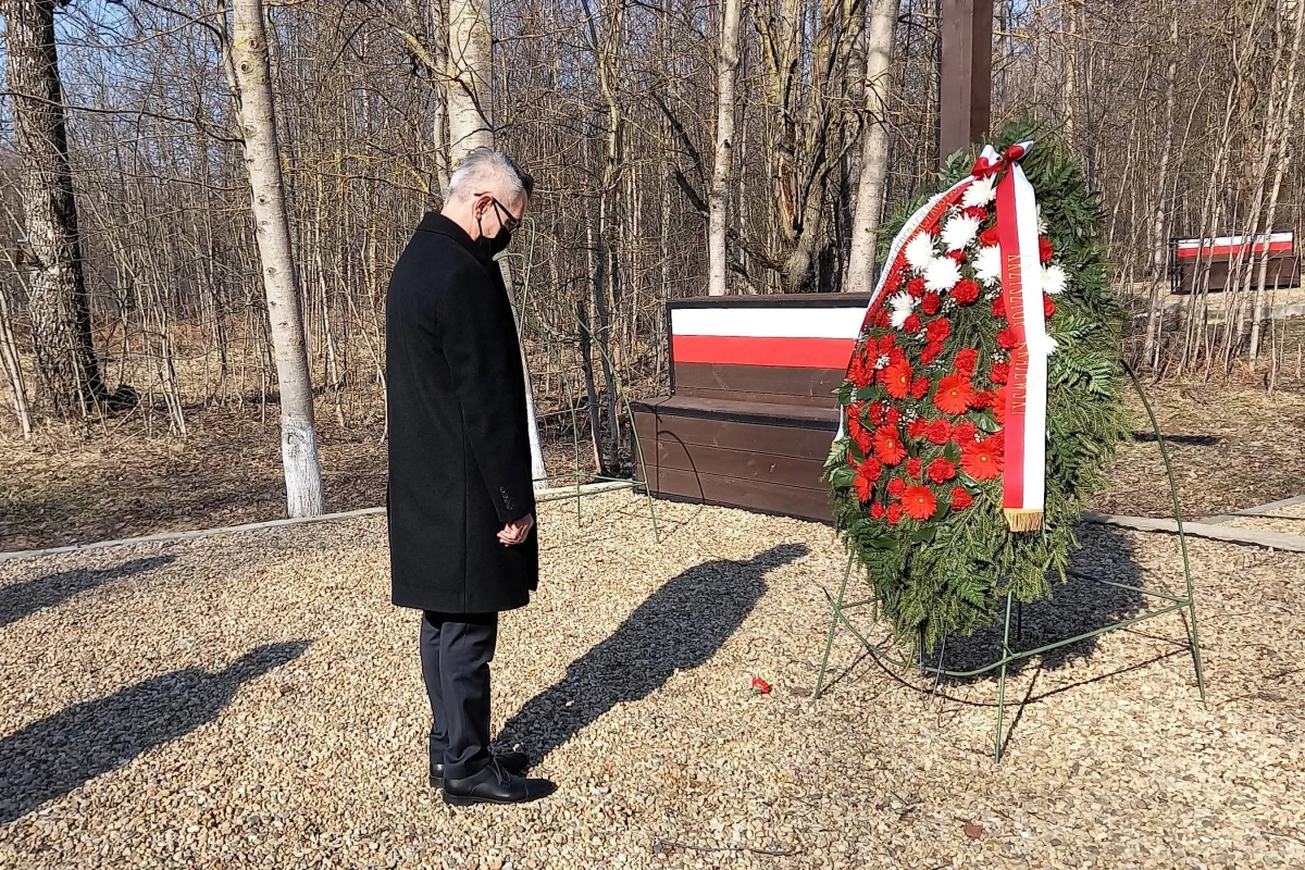 Rosjanie próbowali zakłócić obchody 16. rocznicy katastrofy prezydenckiego Tupolewa. Przygotowali prowokację na lotnisku w Smoleńsku, w pobliżu miejsca, w którym Polonia i dyplomaci składali wieńce. Jak mówił RMF FM polski ambasador Krzysztof Krajewski, uczestnicy uroczystości zignorowali te rosyjskie próby.