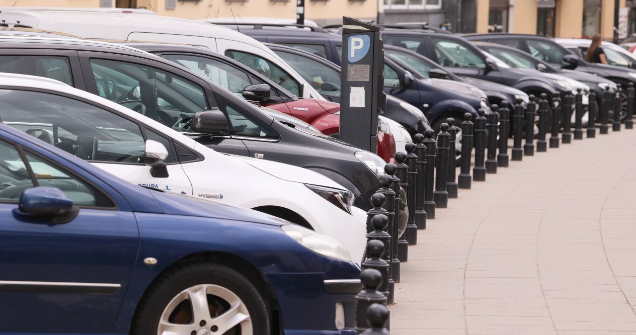 Tańsze parkowanie tylko dla wybranych? Burza wokół opłat w Olsztynie