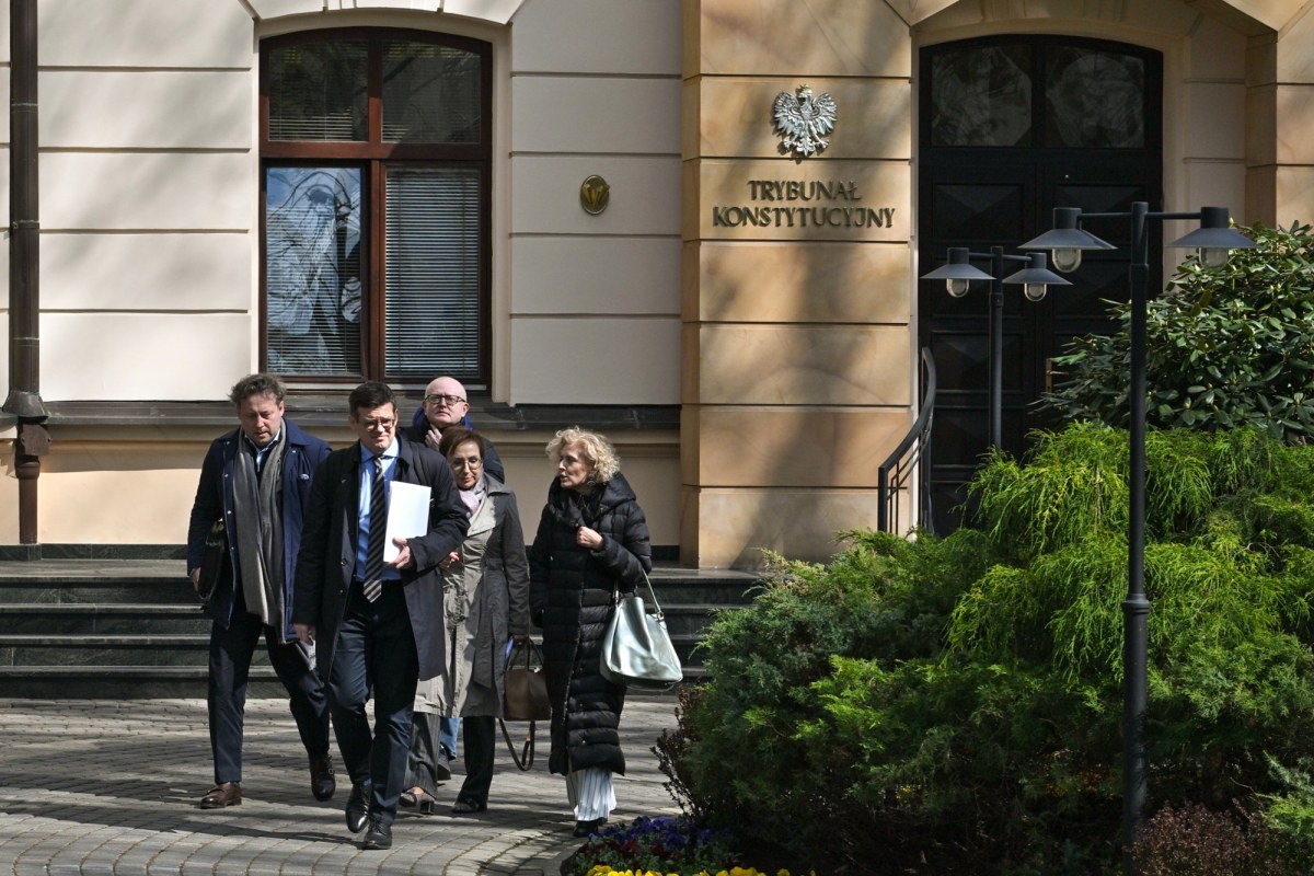 Nowi sędziowie TK nie składają broni. Wystosowali pismo do prezesa