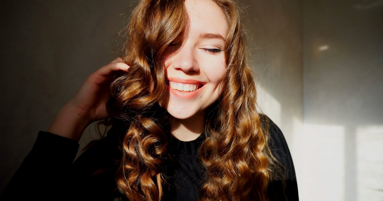 Piękne fale bez użycia lokówki. Nie wydasz ani złotówki