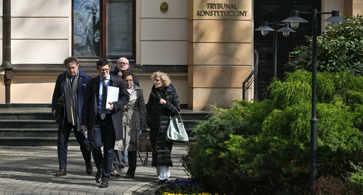 ​Sędzia Krystian Markiewicz, jeden z nowych sędziów Trybunału Konstytucyjnego poinformował, że grupa sędziów, którzy dzień wcześniej złożyli ślubowanie, wystosowała oficjalne pismo do prezesa TK z żądaniem umożliwienia im wykonywania obowiązków.