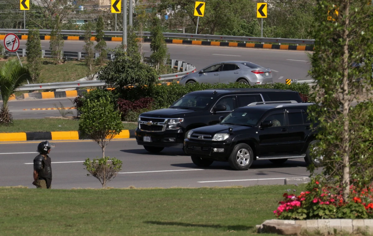 W sobotę do stolicy Pakistanu, Islamabadu, przybyła amerykańska delegacja, w skład której wchodzą wiceprezydent J.D. Vance, specjalny wysłannik Donalda Trumpa Steve Witkoff i zięć prezydenta Jared Kushner. Na dziś zaplanowano tam rozmowy pokojowe z Iranem.