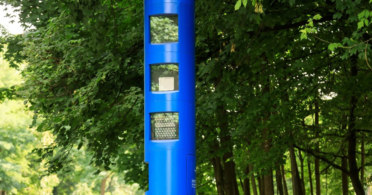 Tajemnicze niebieskie radary. Kierowcy płacą bez przekraczania prędkości