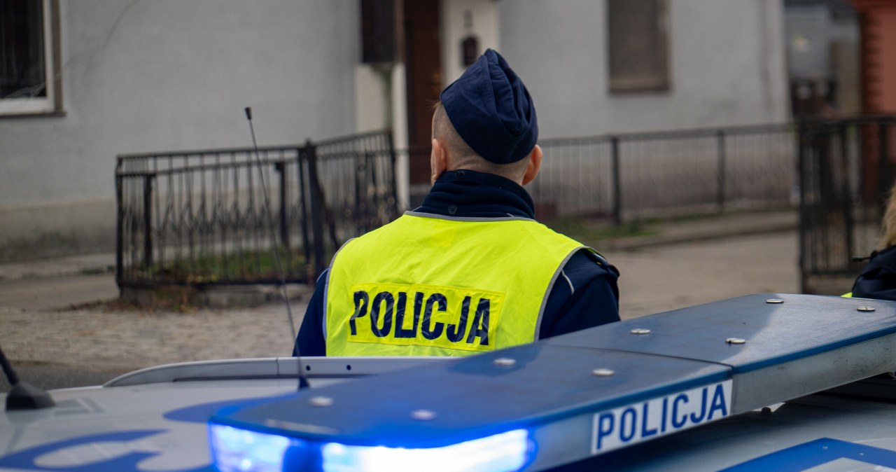 Duchnów. Niezidentyfikowany balon znaleziony pod Warszawą Duchnów. Niezidentyfikowany balon znaleziony pod Warszawą