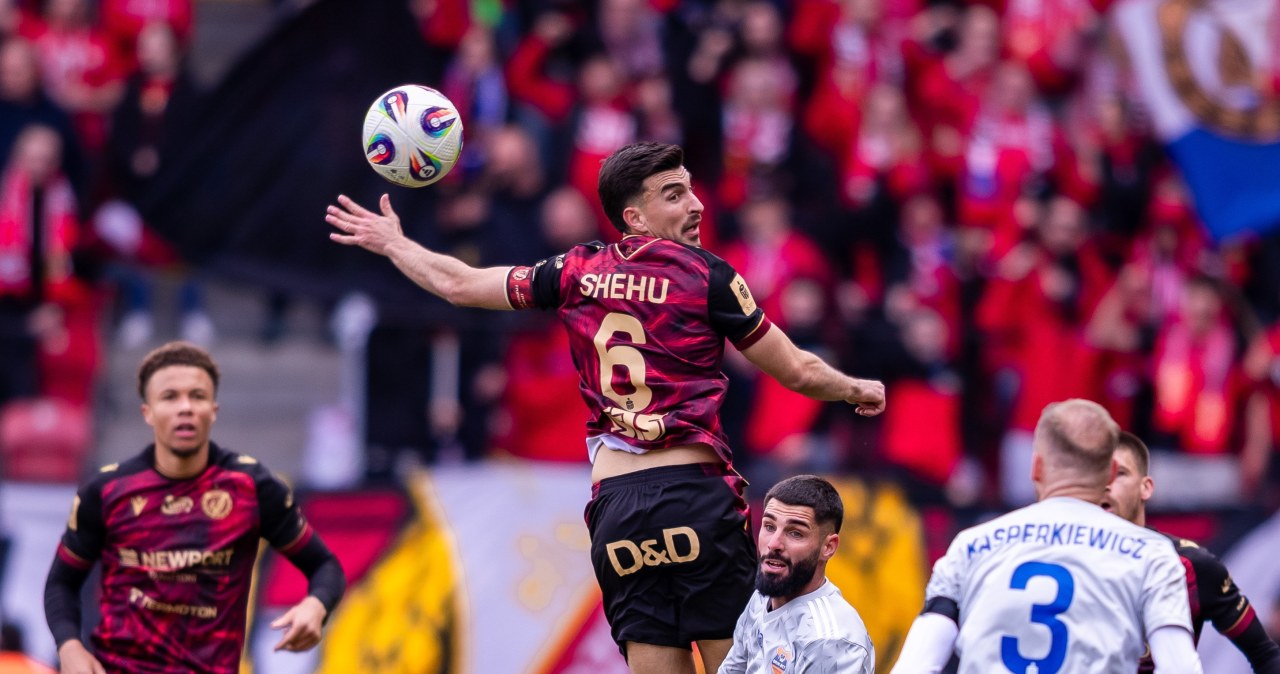 17 tysięcy kibiców czekało na przełom. Czerwona kartka, nokaut w końcówce