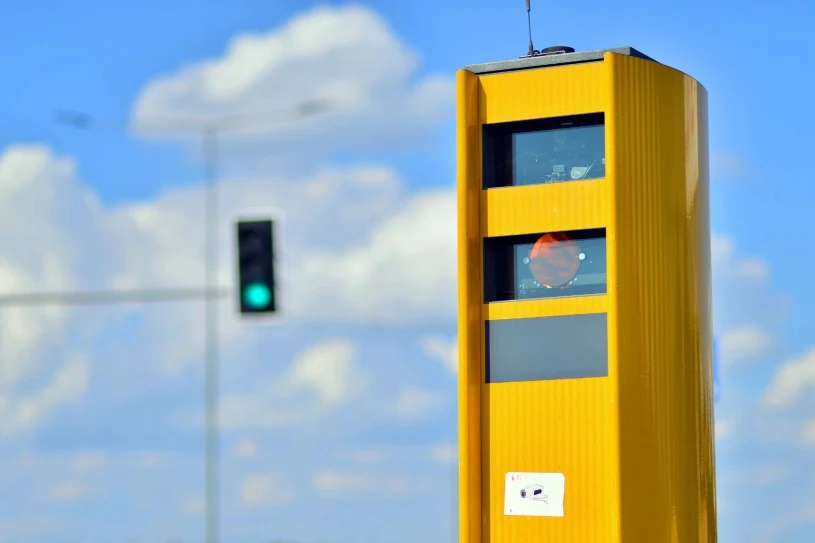 O ile trzeba przekroczyć prędkość, żeby aktywował się fotoradar?