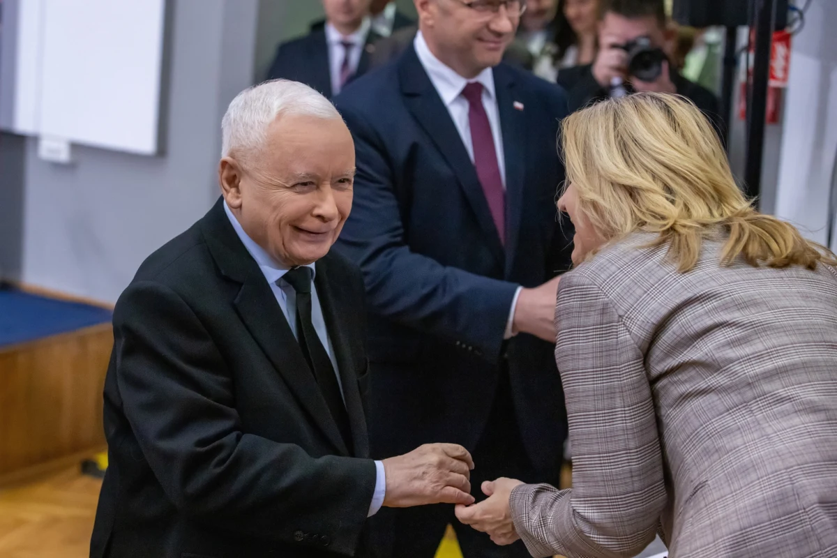 Prezes PiS Jarosław Kaczyński podczas konwencji programowej w Bydgoszczy stwierdził, że konieczne jest przygotowanie projektu zmiany ustawy o szkolnictwie wyższym, bo choć ta obecna jest dziełem rządu PiS, to nie wydaje mu się, że "było to dzieło z tych najlepszych".