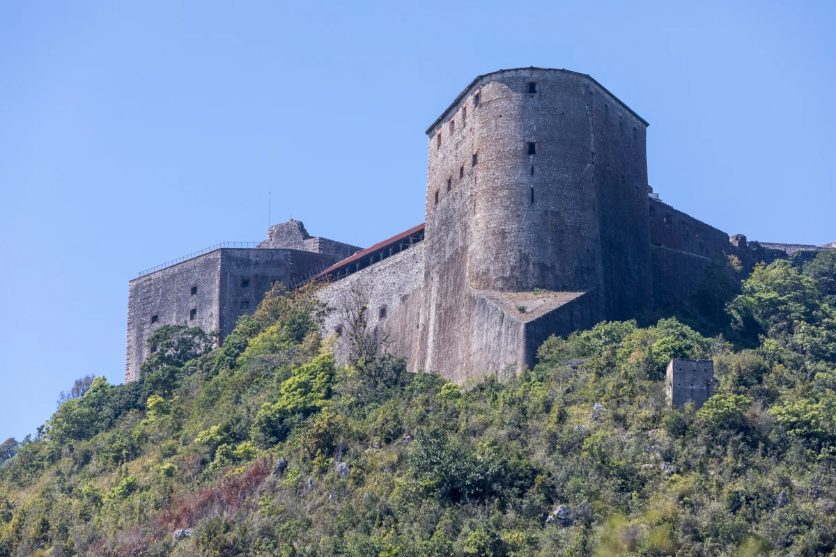 Dramatyczne doniesienia z Haiti. Co najmniej 30 osób zginęło w sobotę w panice w Cytadeli Laferriere. To twierdza z początku XIX wieku, która jest jedną z najpopularniejszych atrakcji turystycznych w kraju.