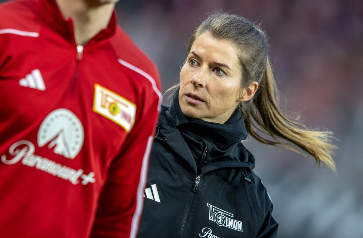Marie-Louise Eta została pierwszą kobietą na stanowisku głównego trenera w klubie Bundeslidze. Do końca sezonu poprowadzi Union Berlin, który zwolnił Steffena Baumgarta.