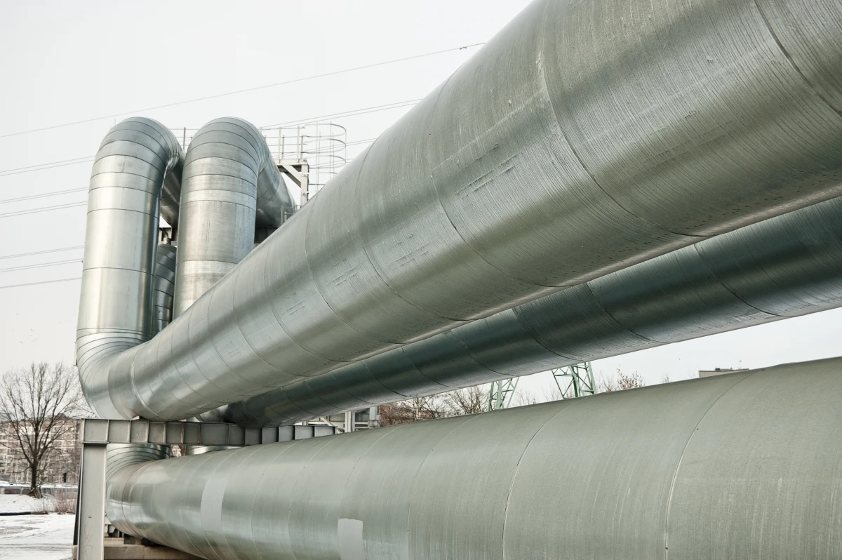 Ministerstwo Energii Arabii Saudyjskiej poinformowało, że przywrócono pełną przepustowość rurociągu East-West uszkodzonego w irańskim ataku dronowym. Prowadzący do Morza Czerwonego rurociąg jest po zablokowaniu przez Iran cieśniny Ormuz jedyną drogą eksportu saudyjskiej ropy.