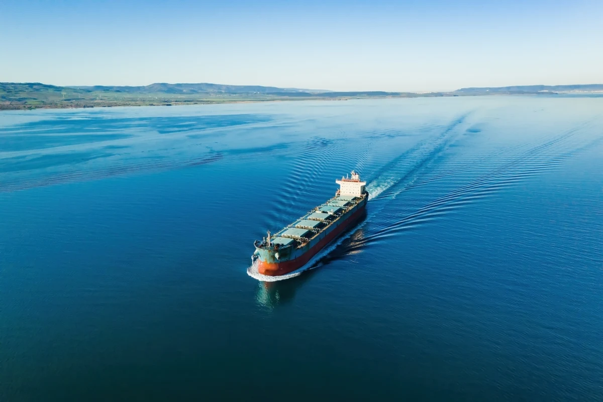 W niedzielę szwedzka straż przybrzeżna dokonała abordażu masowca "Hui Yuan", który płynął z Rosji. Ze statku zrzucono do morza ładunek węgla. Kapitan masowca przyznał się do popełnienia przestępstwa.
