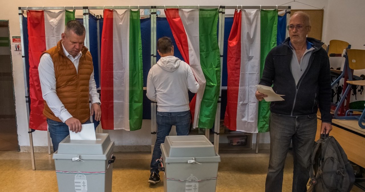 Pierwsze cząstkowe wyniki wyborów na Węgrzech. Podano rozkład mandatów