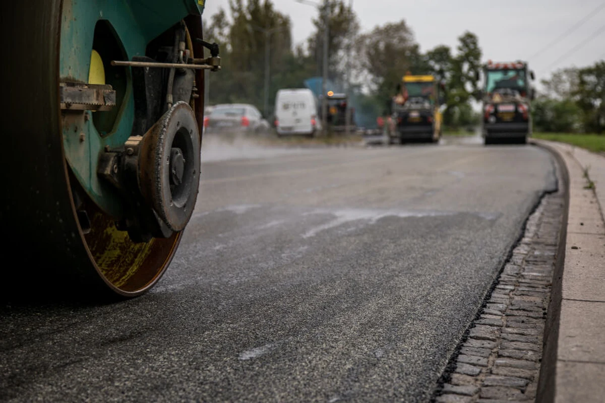 W najbliższym tygodniu kierowcy w Krakowie muszą przygotować się na utrudnienia w ruchu. Wszystko przez prace związane z budową nowej linii Krakowskiego Szybkiego Tramwaju do Mistrzejowic. Utrudnienia pojawią się na kilku kluczowych ulicach miasta.