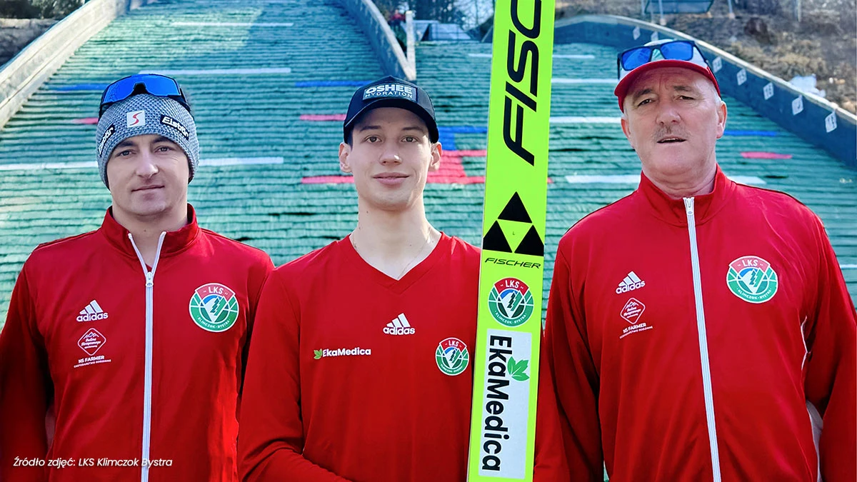 Dla młodzieży sport to znacznie więcej niż tylko rywalizacja o medale i bicie rekordów. To przede wszystkim przestrzeń, w której kształtują się charaktery i buduje poczucie własnej wartości. Niestety wiele lokalnych talentów staje przed barierą nie do przeskoczenia: brakiem odpowiedniego zaplecza i finansowania. W tym kontekście rola sektora prywatnego ewoluuje – staje się on partnerem, który wspiera młodych sportowców w sięganiu po wielkie marzenia. Na Podbeskidziu przykładem takiej symbiozy przedsiębiorczości i pasji jest firma EkaMedica, która od lat udowadnia, że patriotyzm lokalny i społeczna odpowiedzialność biznesu mogą realnie zmieniać krajobraz polskiego sportu.