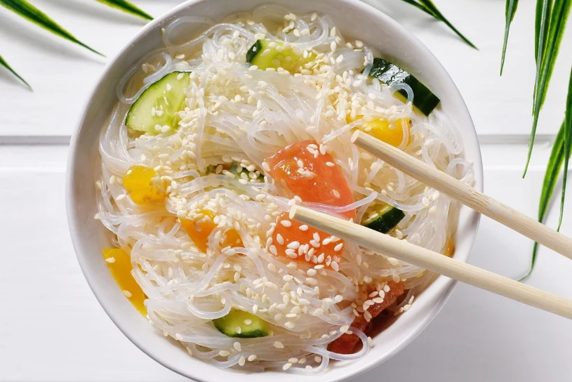 Makaron, który nie ma węglowodanów? Oto azjatycki hit pełen błonnika