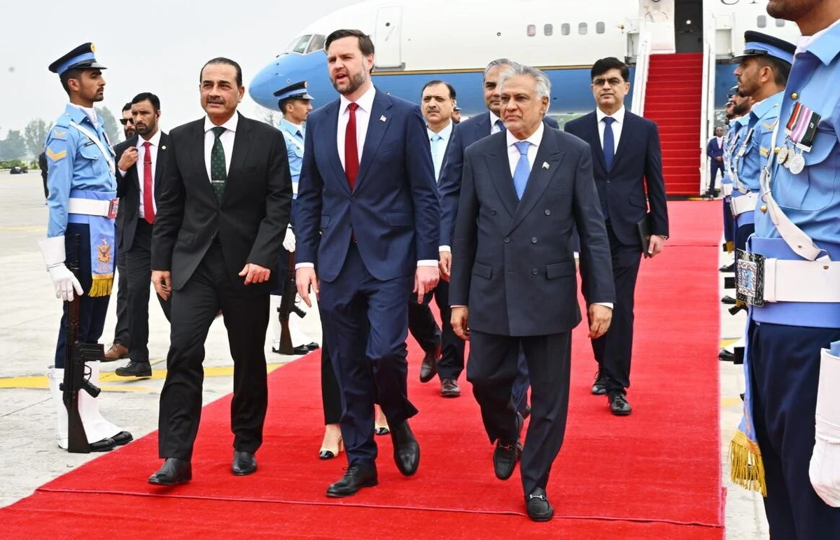 Pakistańscy, egipscy i tureccy mediatorzy w najbliższych dniach mają kontynuować rozmowy ze Stanami Zjednoczonymi i Iranem - informuje portal Axios. Mimo napiętej atmosfery wszystkie strony utrzymują, że "drzwi do porozumienia nie zostały jeszcze zamknięte". Na przeszkodzie stanęła kwestia programu nuklearnego.