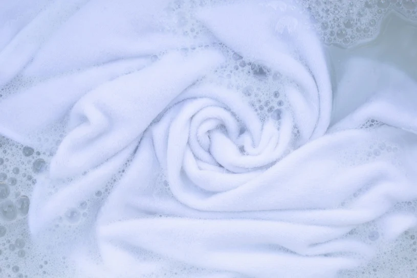 Miękkie ręczniki bez drogiej chemii. Wystarczy jeden prosty sposób