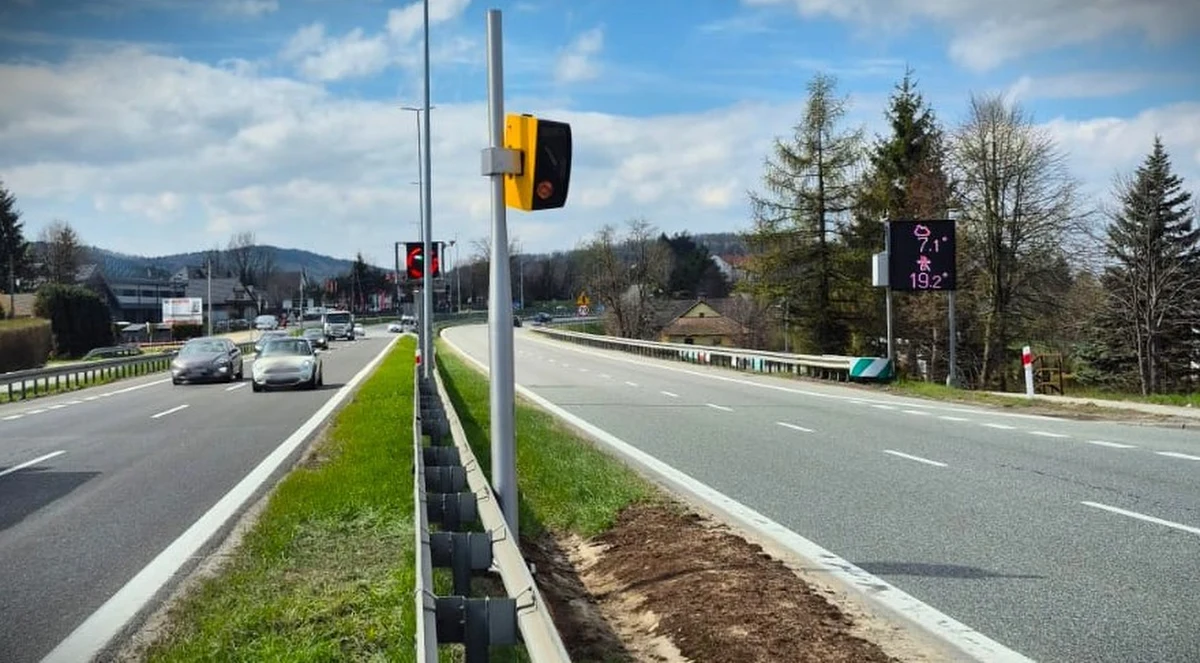 Na popularnej trasie Kraków-Myślenice pojawił się nowy fotoradar. Urządzenie zostało zamontowane w Głogoczowie i obowiązuje tam ograniczenie prędkości do 50 km/h. Kierowcy powinni zachować szczególną ostrożność.