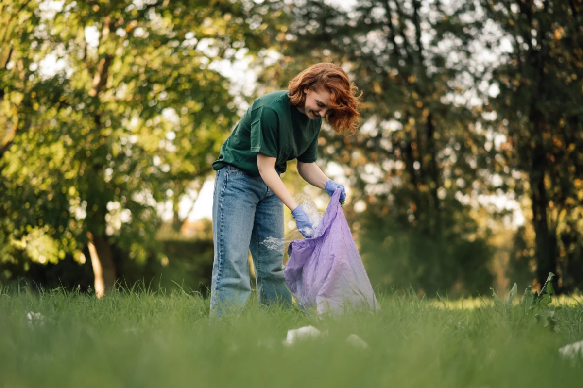 W środę (15 kwietnia) na ulice Częstochowy wyjdzie 160 osób, by wziąć udział w wielkim wiosennym sprzątaniu. Akcja organizowana jest z okazji Światowego Dnia Trzeźwości i ma na celu nie tylko uporządkowanie przestrzeni miejskiej, ale także zwrócenie uwagi na problem alkoholizmu. Ulice, skwery i bulwary zostaną wysprzątane z pustych „małpek” i „ćwiartek”.