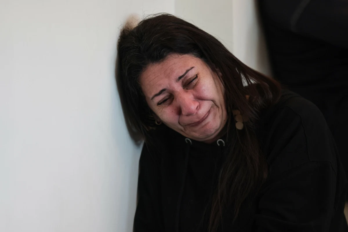 ​Wstrząsające doniesienia z południowego Libanu. Podczas uroczystości pogrzebowych mężczyzny, siły izraelskie przeprowadziły nalot, w wyniku którego nalotu zginęła półtoraroczna córka zmarłego. To kolejne tragiczne zdarzenie, które obrazuje dramatyczną sytuację cywilów w Libanie.