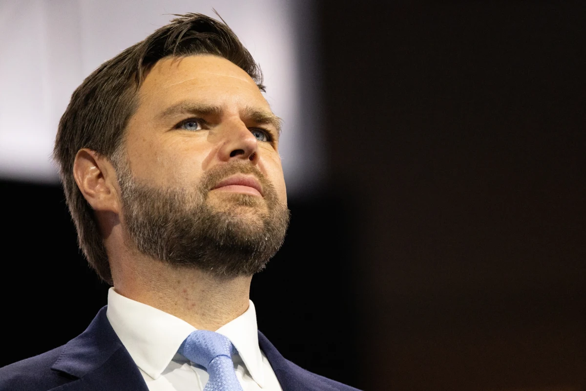 Wiceprezydent Stanów Zjednoczonych J.D. Vance w wywiadzie powiedział, że jest mu przykro z powodu przegranej w wyborach na Węgrzech Viktora Orbana. Odniósł się też do negocjacji  z Iranem i ocenił, że teraz piłka jest po stronie Irańczyków. Skomentował również napięcia na linii administracja USA - Watykan.