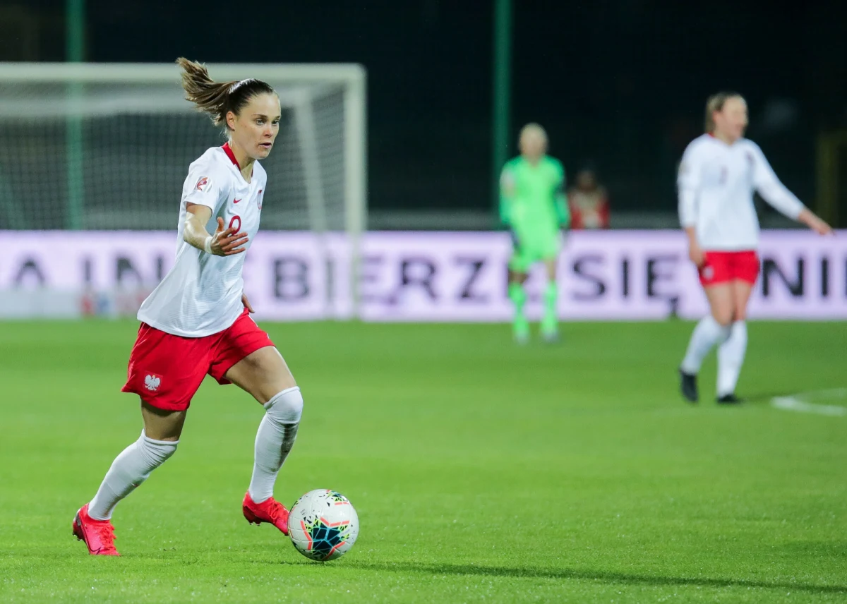 Przed reprezentantkami Polski w piłce nożnej ważne spotkanie. Polki w Gdańsku podejmą dziś Irlandię w trzeciej kolejce eliminacji mistrzostw świata i dywizji A Ligi Narodów. „Naszym celem jest wyjazd na mundial” – zapewnia Ewelina Kamczyk. Mecz rozpocznie się o godzinie 18:00.