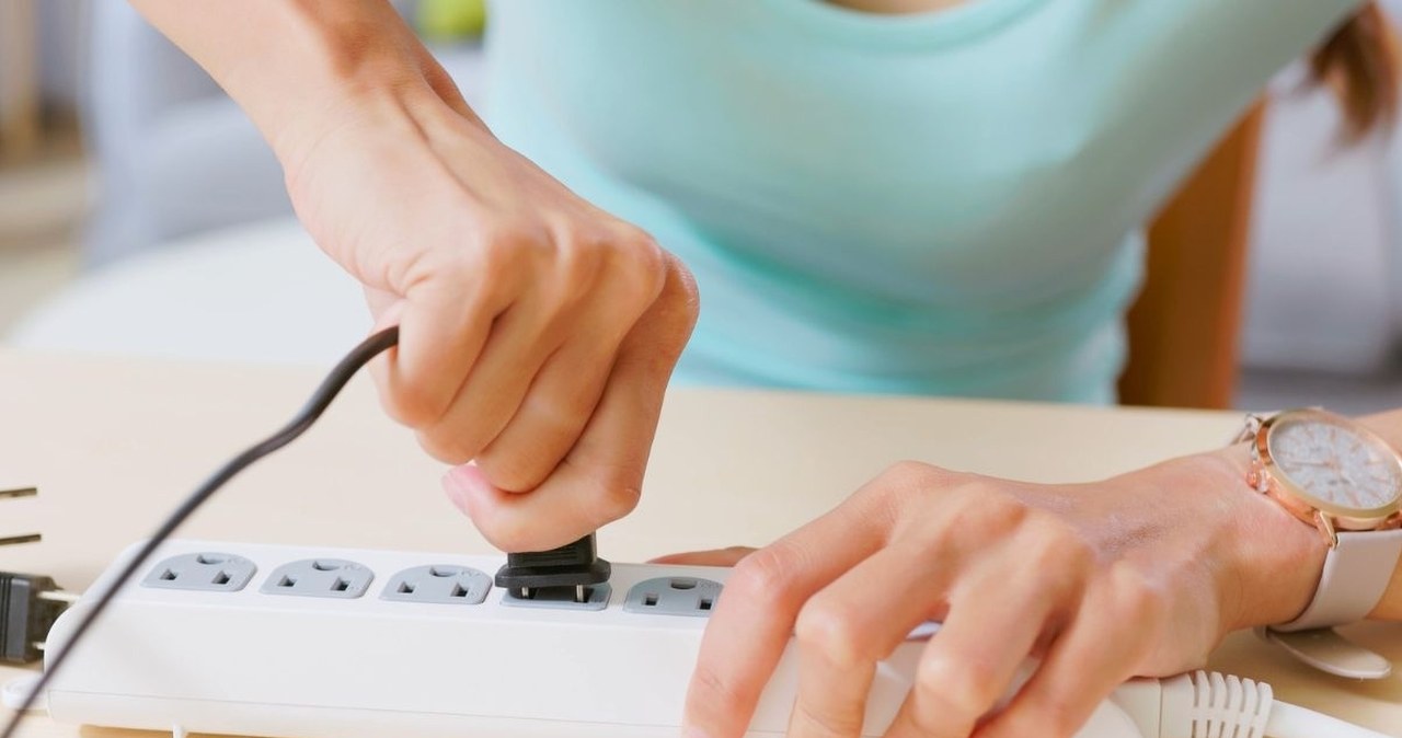 Robisz tak z przedłużaczem? To bardzo niebezpieczny nawyk