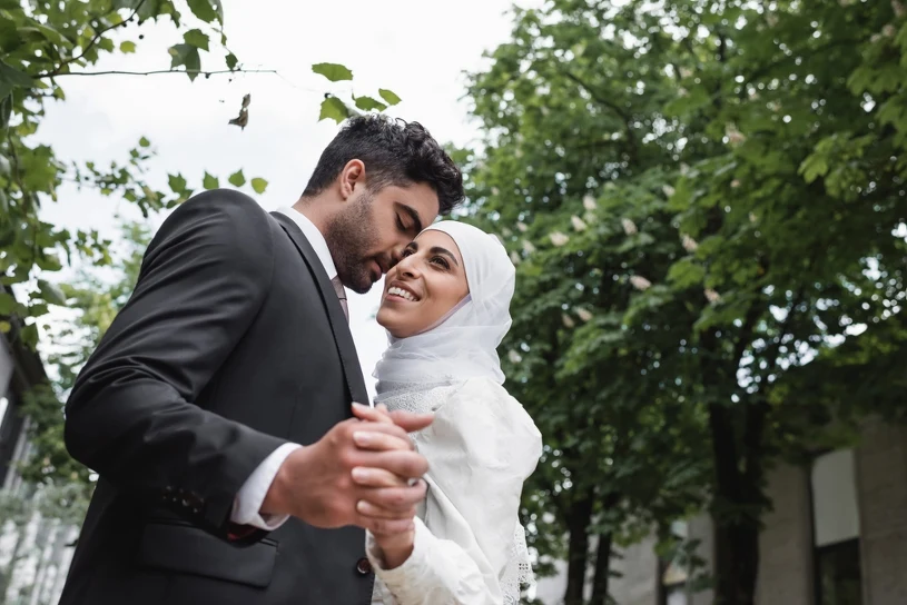 Saudyjki wolą aranżowane małżeństwa? „Mąż dużo zarabia, mam wygodne życie"