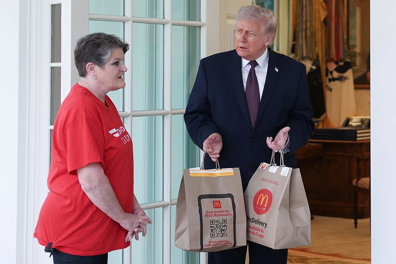 Trump zamówił fast-food do Białego Domu. Uwagę zwrócił napiwek dla kurierki