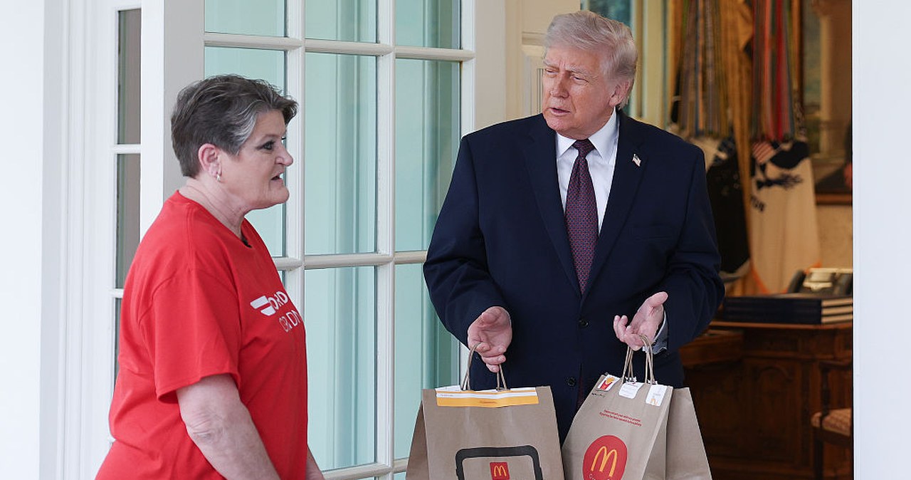 Trump zamówił fast-food do Białego Domu. Uwagę zwrócił napiwek dla kurierki