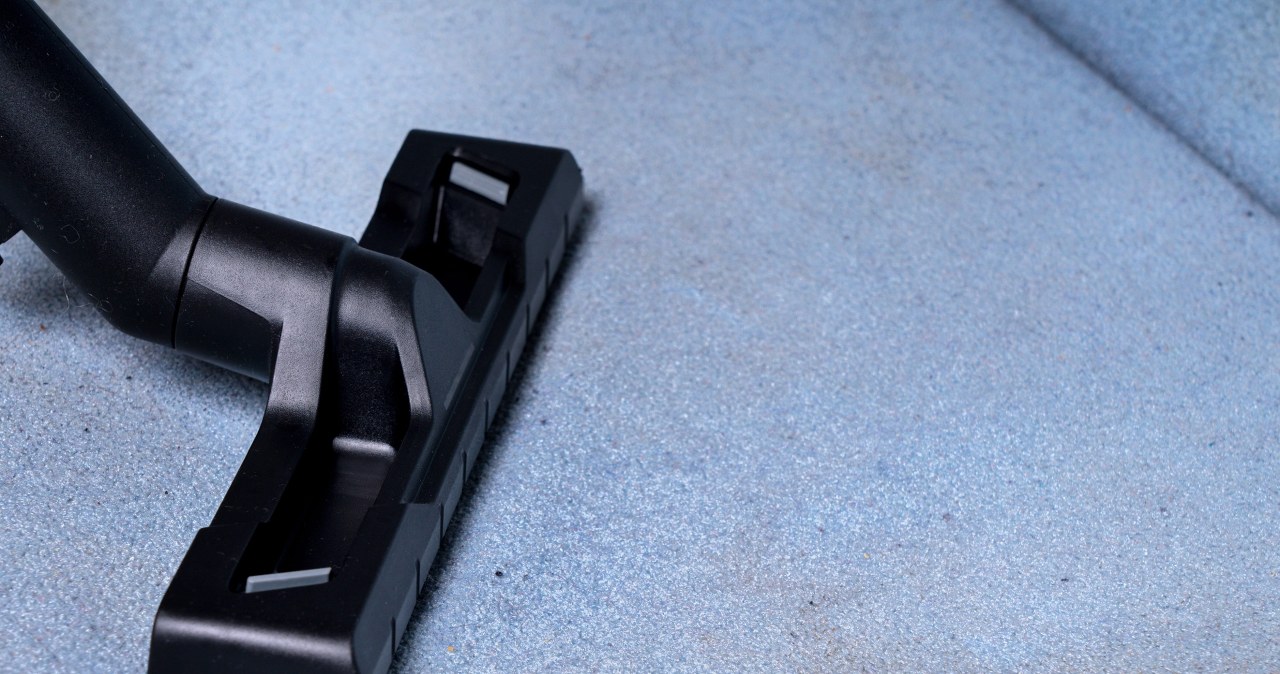 Jak odświeżyć tapicerowane meble? Sprytny trik za grosze