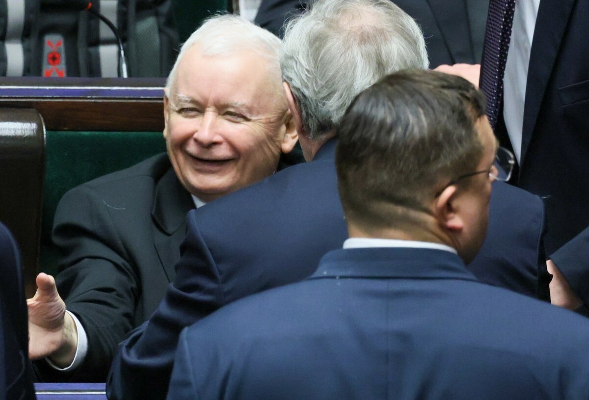 "Chrum, chrum". Nagranie z Jarosławem Kaczyńskim podbija sieć. Co zrobił prezes PiS?