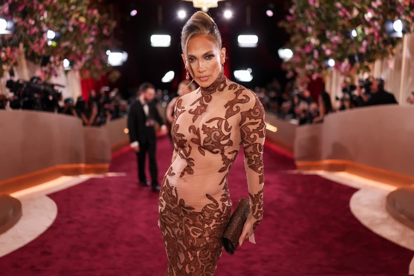 Jennifer Lopez w stylu boho na festiwalu. To hit, który nie wyjdzie z mody