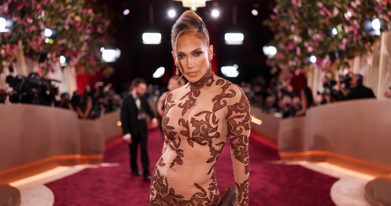 Jennifer Lopez w stylu boho na festiwalu. To hit, który nie wyjdzie z mody