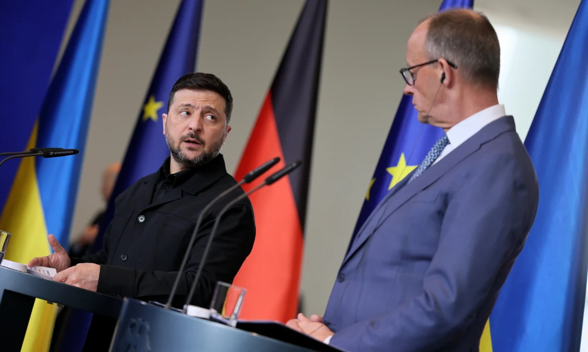 Relacje między Niemcami a Ukrainą wchodzą w nową fazę - Berlin ogłosił podniesienie ich do rangi partnerstwa strategicznego oraz zapowiedział kolejne wsparcie militarne dla Kijowa. Kanclerz Friedrich Merz podkreślił, że więzi obu narodów są dziś silniejsze niż kiedykolwiek, a niemiecki rząd sfinansuje Ukrainie dostawy kilkuset pocisków do systemów obrony powietrznej Patriot.