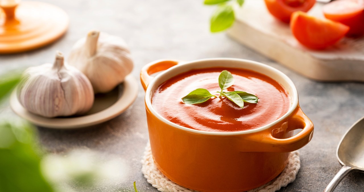 Zupa krem z pomidorów w podkręconej wersji. Bije na głowę pomidorówkę