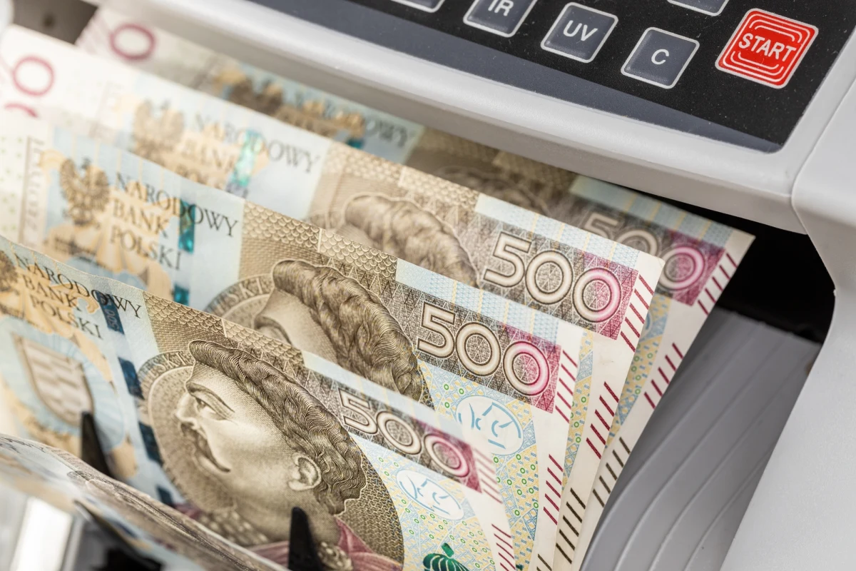 ​Przedstawiciele resortu finansów przekazali w Sejmie, że dochody państwa po marcu sięgnęły 125,3 miliardów złotych, zaś wydatki prawie 194,5 mld. Oznacza to, że deficyt budżetu państwa wyniósł blisko 69,4 mld złotych.