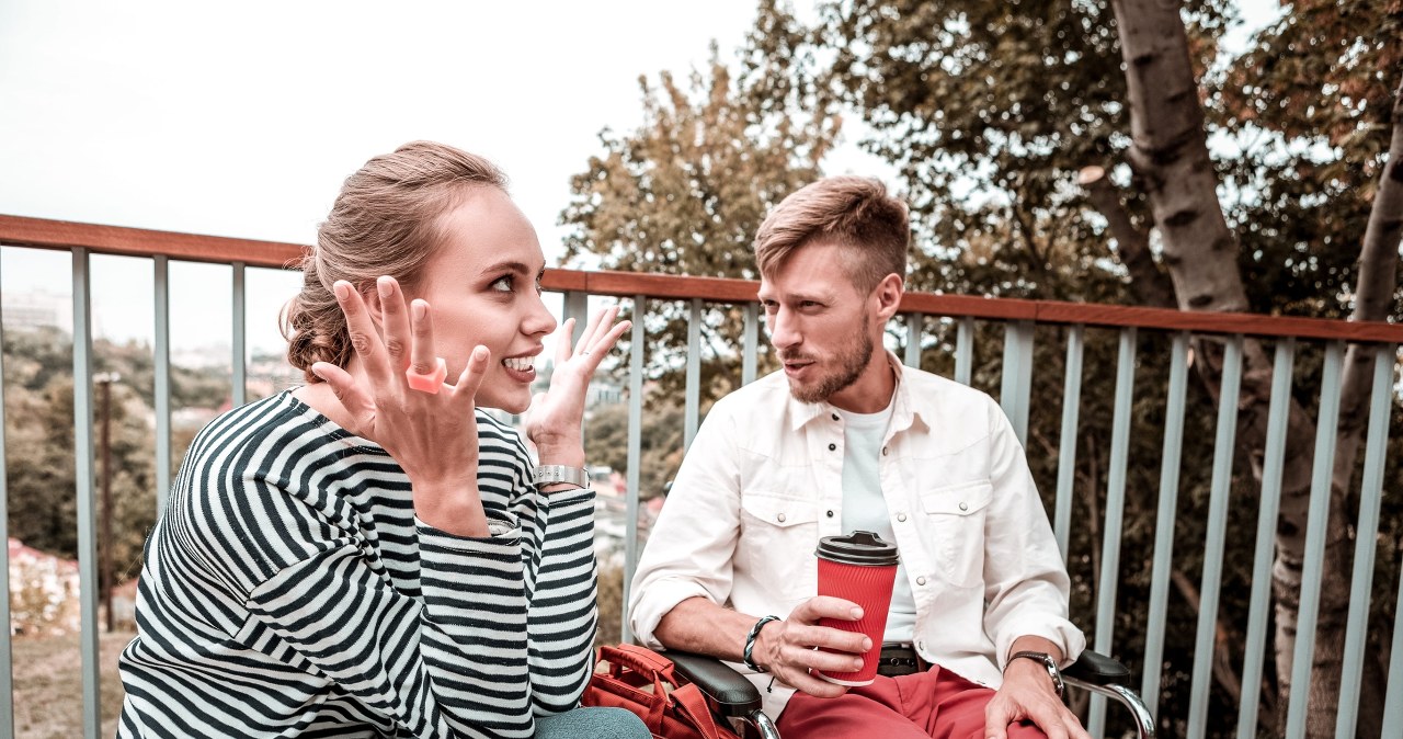 Powszechnie tępione, w relacji pożądane? Takie rozmowy zbliżają partnerów